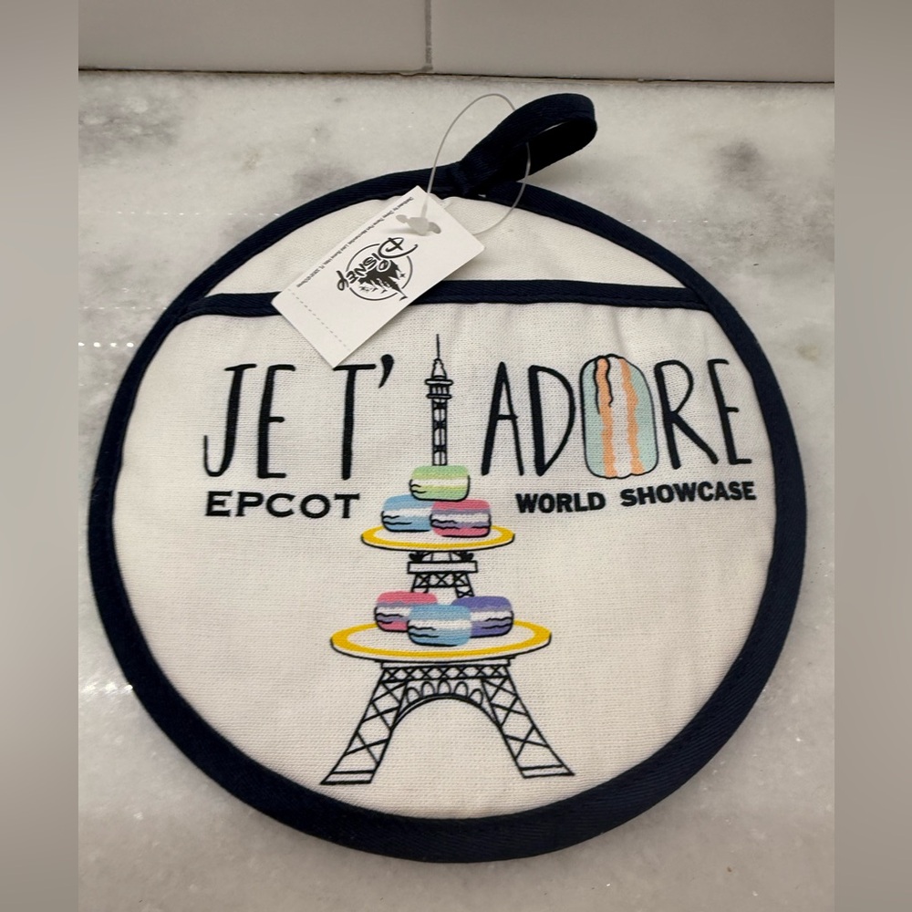 Disney Parks EPCOT France Pavilion Macaron Eiffel Tower Pot Holder NEW 2020 NWT
